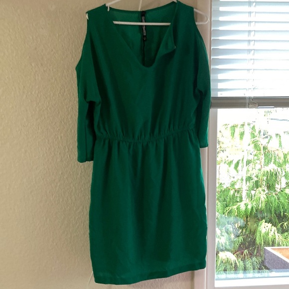 Green formal dress - Picture 1 of 4
